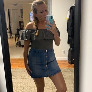 Cute high waisted, button down, stretchy jean skirt